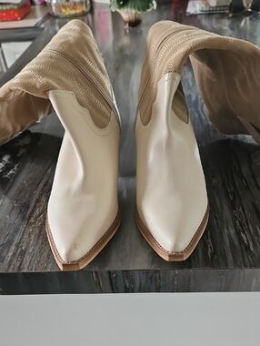 Women's Cream  Side Zipper Up Inside Of  Tall Leather Pointed Toe Boots Not Worn